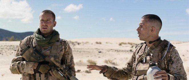 Überleben - Ein Soldat kämpft niemals allein - Filmfotos - Armie Hammer, Tom Cullen