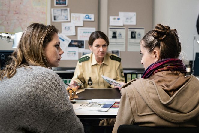 Nackt. Das Netz vergisst nie. - Film - Felicitas Woll, Dana Geissler, Aleen Jana Kötter