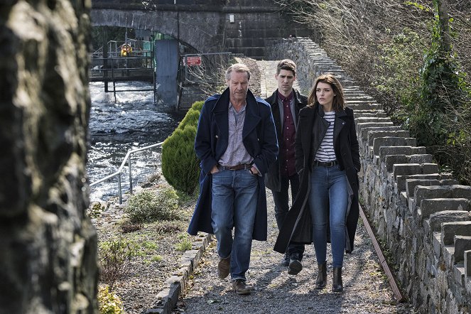 Jack Taylor: Spiel mit dem Feuer - Filmfotos - Iain Glen, Jack Monaghan, Siobhán O'Kelly