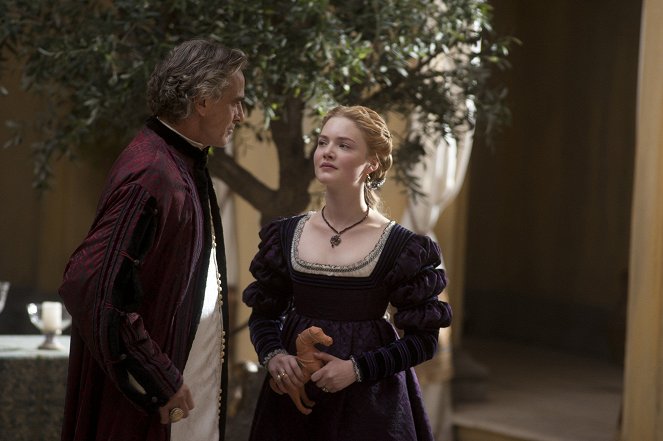 Borgiovci - The Wolf and the Lamb - Z filmu - Jeremy Irons, Holliday Grainger