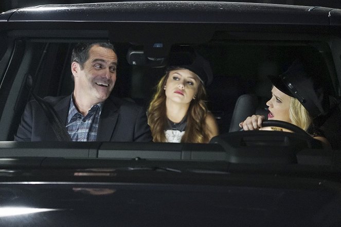 Young & Hungry - Season 5 - Young & Josh's Dad - Photos - Andy Buckley, Aimee Carrero, Emily Osment