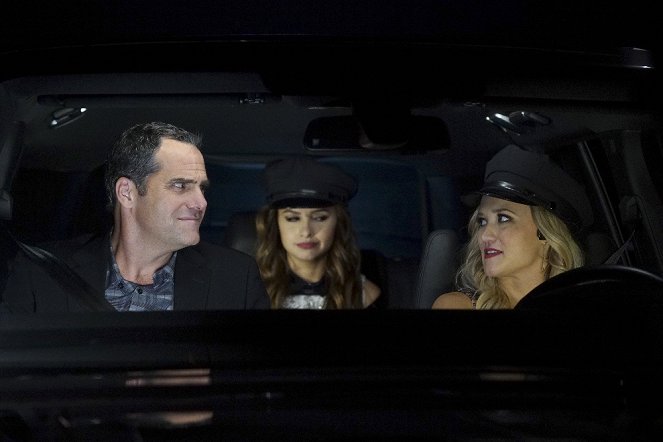 Young & Hungry - Young & Josh's Dad - Van film - Andy Buckley, Aimee Carrero, Emily Osment