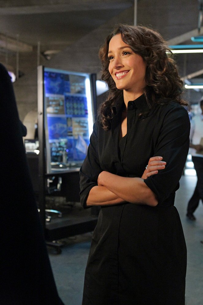 Castle - Season 4 - Pandora - Photos - Jennifer Beals