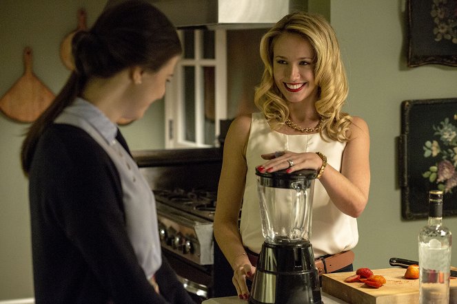 Caught - Photos - Anna Camp