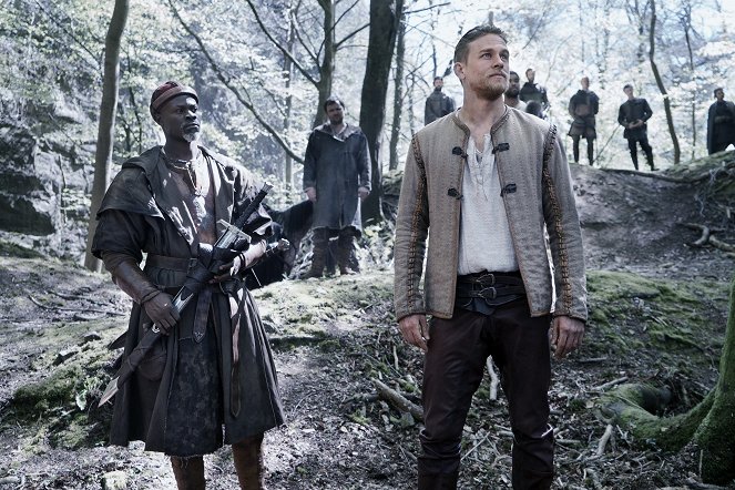 Kráľ Artuš: Legenda o meči - Z filmu - Djimon Hounsou, Charlie Hunnam