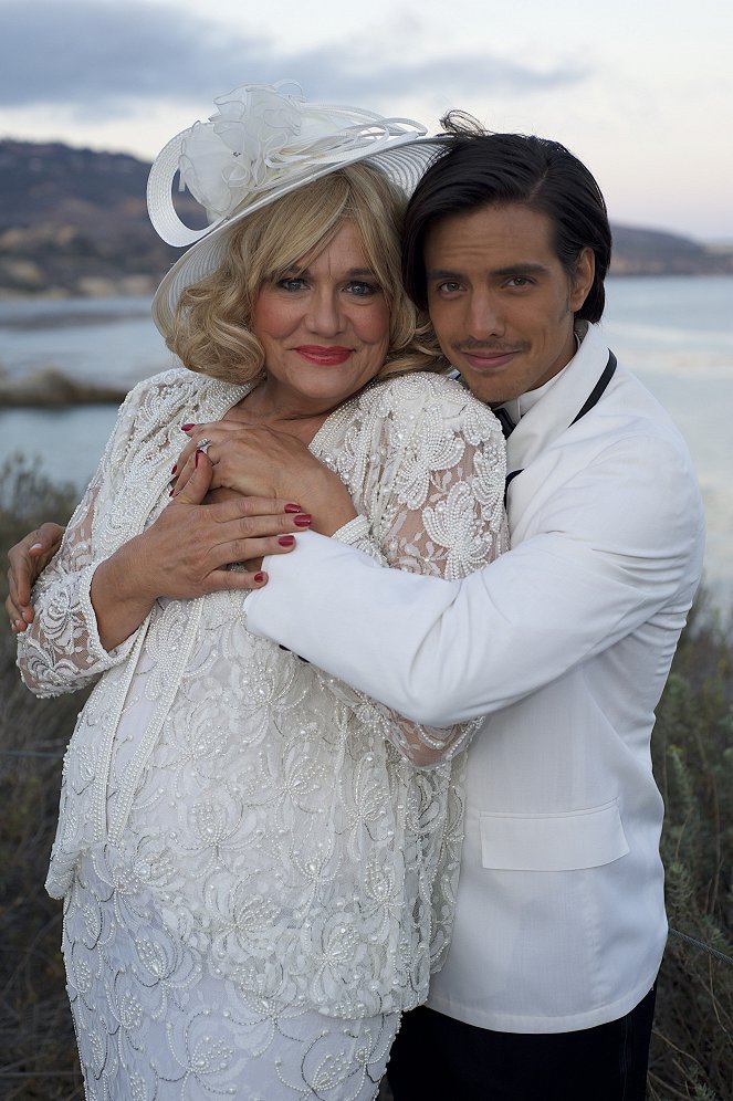 Raquel Welch, Vadhir Derbez