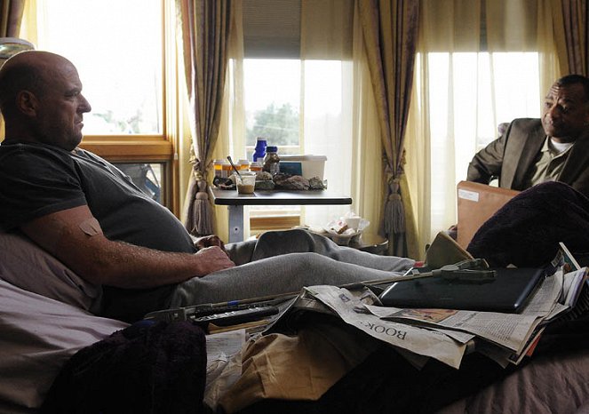 Breaking Bad - Offenes Haus - Filmfotos - Dean Norris, Nigel Gibbs