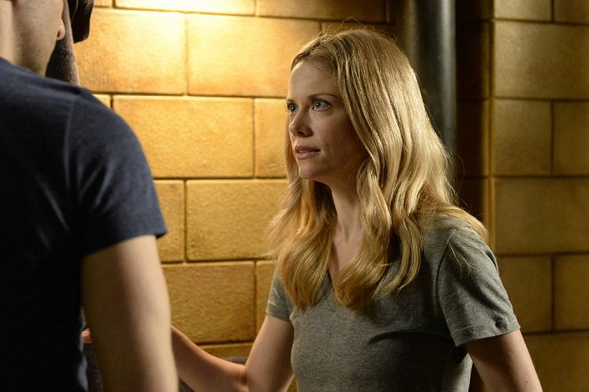 Grimm - Tree People - Do filme - Claire Coffee