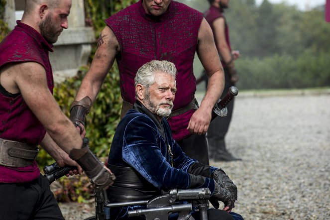 Into the Badlands - Chapter IX: Red Sun, Silver Moon - Van film - Stephen Lang