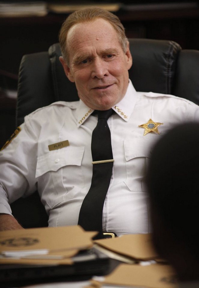 Shots Fired - Une vidéo du shérif adjoint Beck est révélée au grand public - Film - Will Patton