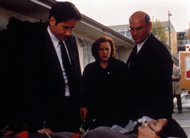 The X-Files - The End - Van film - David Duchovny, Gillian Anderson, Mitch Pileggi
