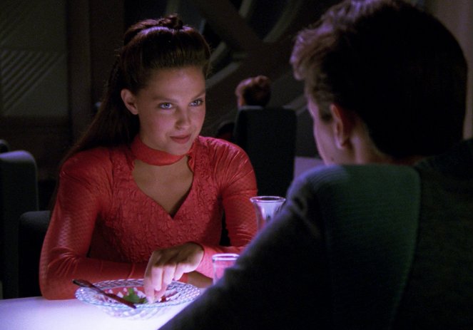 Star Trek: The Next Generation - Season 5 - The Game - Photos - Ashley Judd