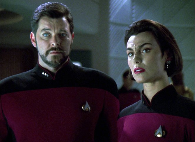 Star Trek: The Next Generation - Season 5 - Conundrum - Photos - Jonathan Frakes, Michelle Forbes