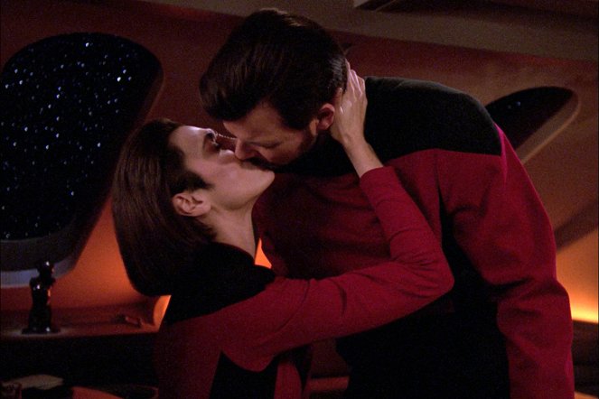 Star Trek: The Next Generation - Season 5 - Conundrum - Photos - Michelle Forbes, Jonathan Frakes