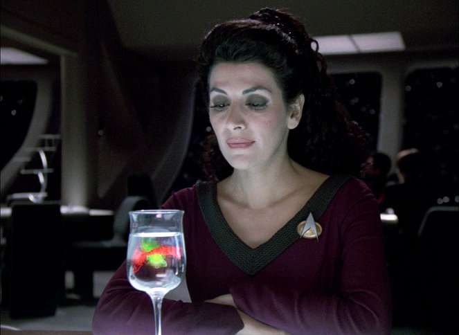Star Trek: The Next Generation - Season 5 - Conundrum - Photos - Marina Sirtis