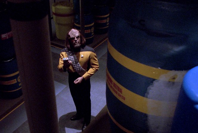 Star Trek: The Next Generation - Season 5 - Ethics - Photos - Michael Dorn