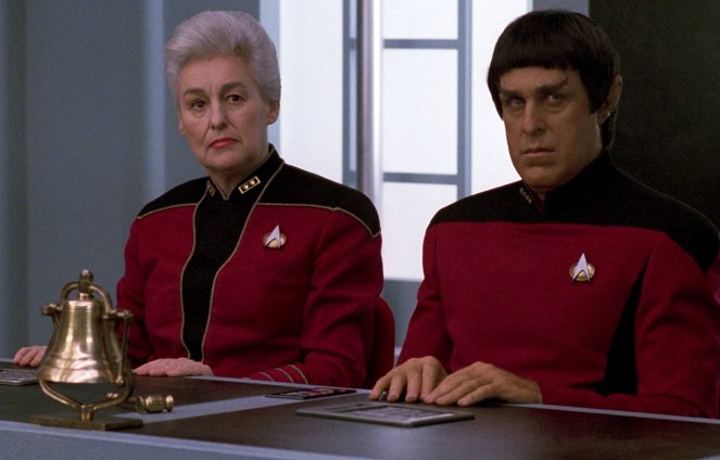 Star Trek: The Next Generation - Season 5 - The First Duty - Photos - Jacqueline Brookes, Richard Fancy