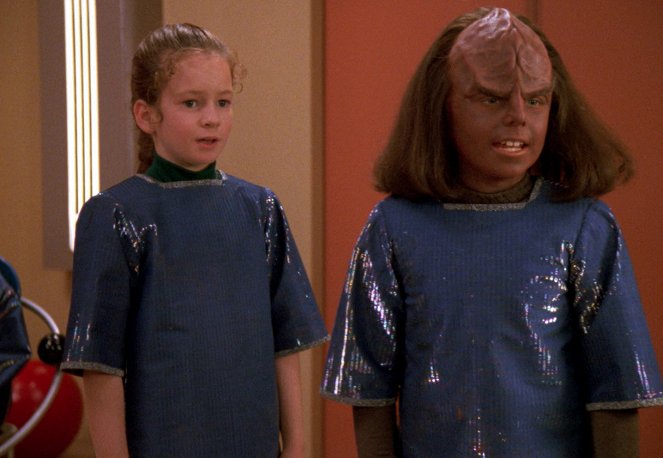 Star Trek: The Next Generation - Season 5 - Imaginary Friend - Photos - Noley Thornton, Brian Bonsall