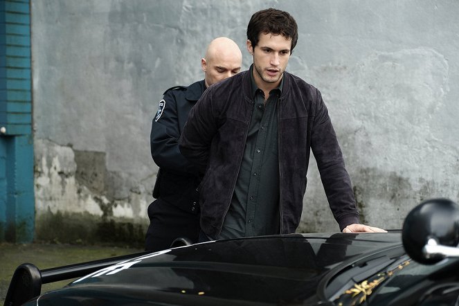 Imposters - Season 1 - In the Game - Photos - Rob Heaps