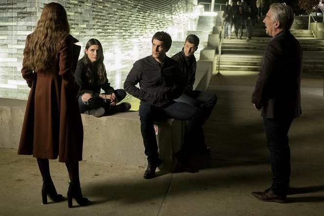 Imposters - Season 1 - In the Game - Photos - Marianne Rendón, Rob Heaps, Parker Young, Brian Benben
