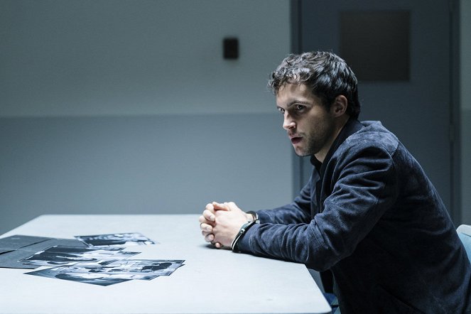 Imposters - Season 1 - In the Game - Photos - Rob Heaps