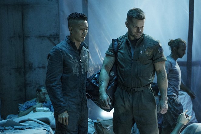 The Expanse - Cascade - Van film - Terry Chen, Wes Chatham