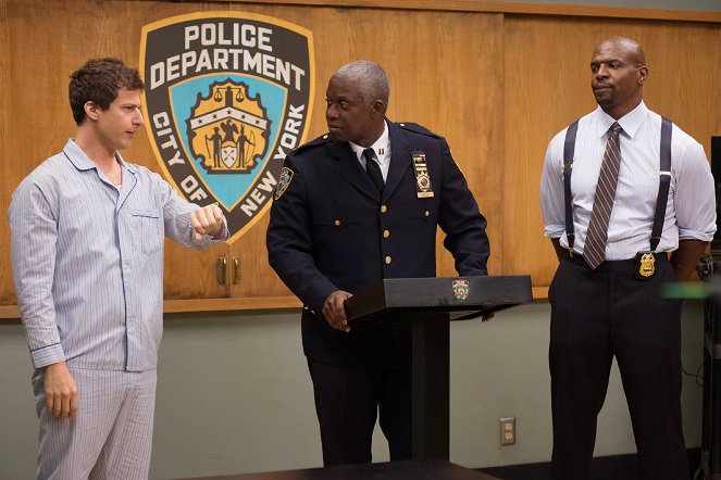Brooklyn Nine-Nine - Season 1 - The Tagger - Photos - Andy Samberg, Andre Braugher, Terry Crews