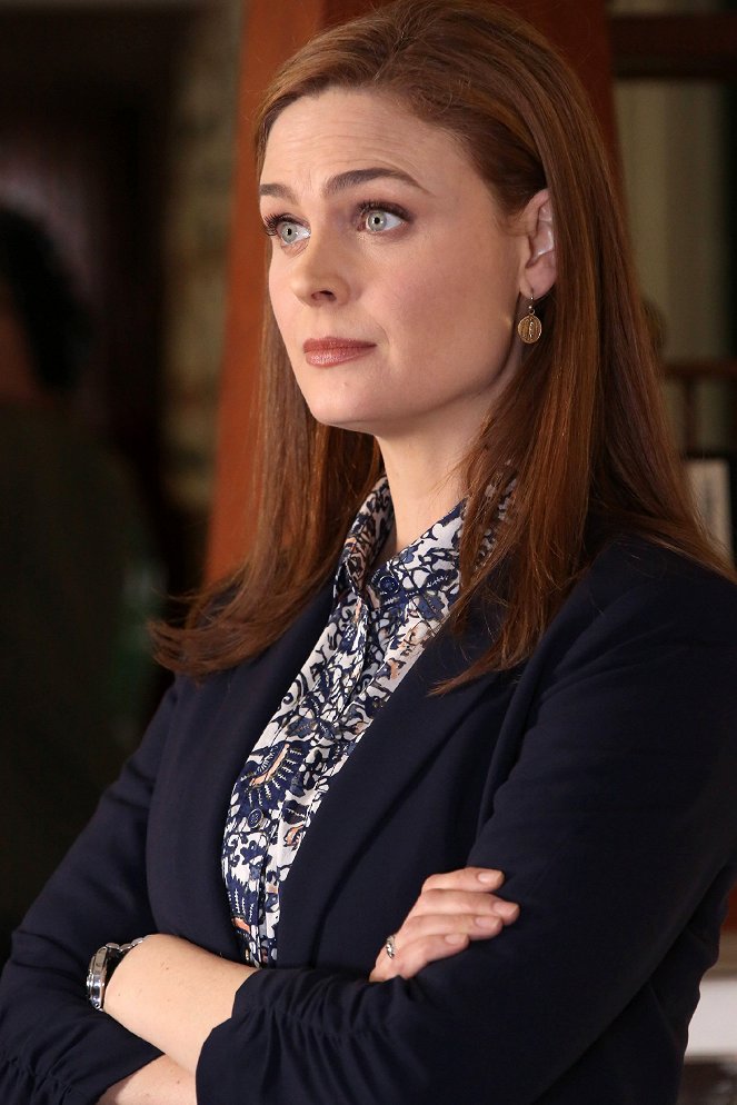 Bones - Season 9 - The Source in the Sludge - Photos - Emily Deschanel