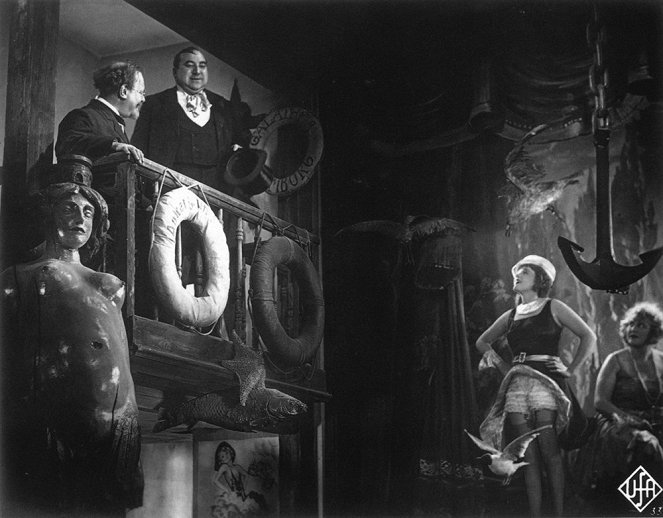 Der blaue Engel - Filmfotos - Emil Jannings, Kurt Gerron, Marlene Dietrich