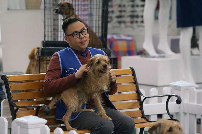 Superstore - Día de la adopción de perros - De la película - Nico Santos