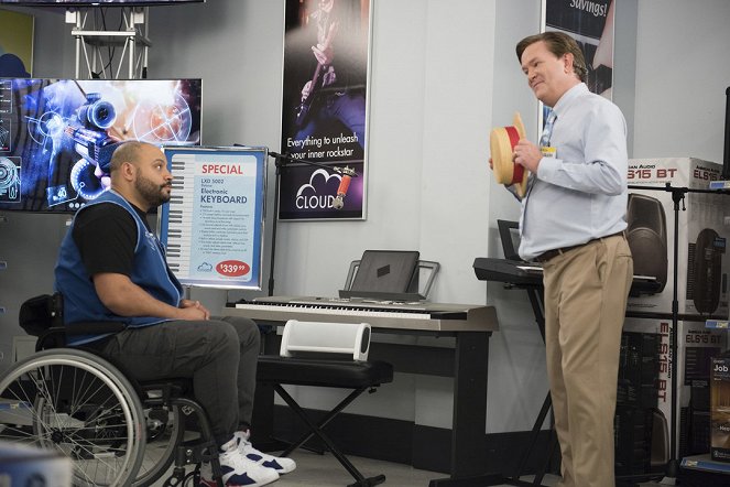 Superstore - Lost and Found - Photos - Colton Dunn, Mark McKinney