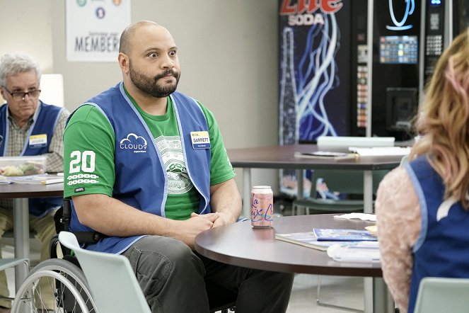 Superstore – Az agyament műszak - Wellness várás - Filmfotók - Colton Dunn