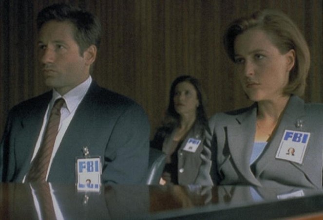 The X-Files - Season 6 - The Beginning - Van film - David Duchovny, Gillian Anderson