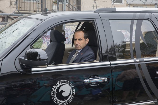 Colony - Ronin - Photos - Peter Jacobson