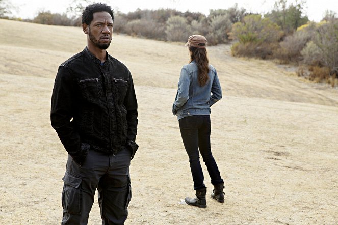 Colony - Maddie - Filmfotos - Tory Kittles