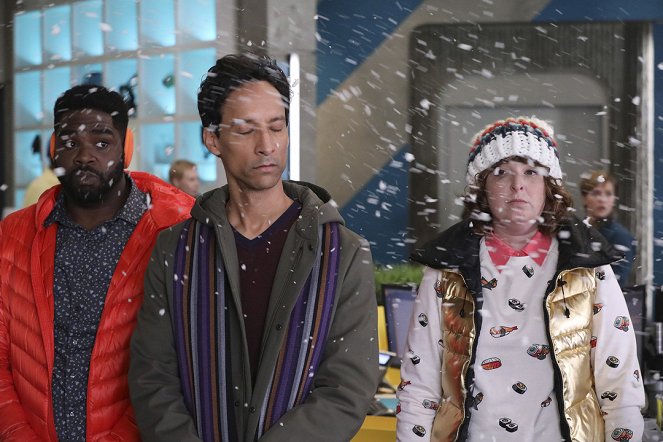 Powerless - Cold Season - Filmfotók - Ron Funches, Danny Pudi