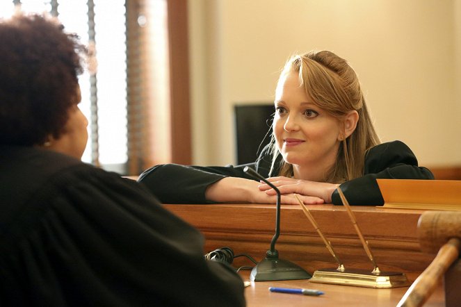Trial & Error - A Wrench in the Case - Filmfotos - Jayma Mays