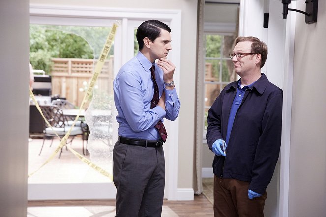 Trial & Error - A Wrench in the Case - Photos - Nicholas D'Agosto, Andy Daly