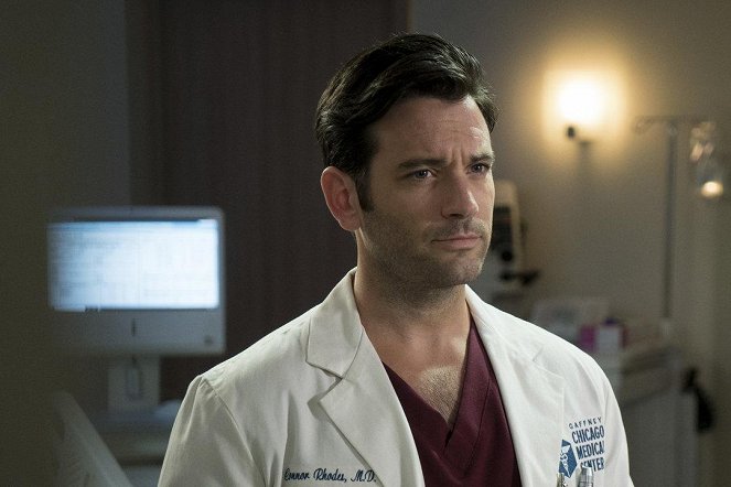 Chicago Med - Season 2 - Opieka duchowa - Z filmu - Colin Donnell