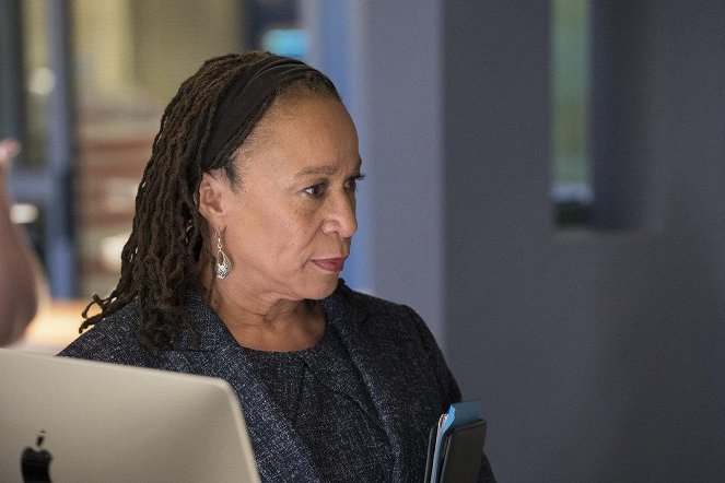 Chicago Med - Brother's Keeper - Photos - S. Epatha Merkerson