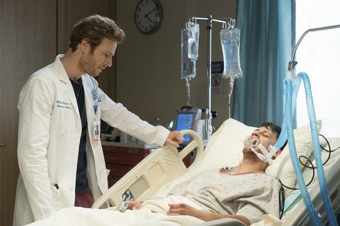 Chicago Med - Extreme Measures - Photos - Nick Gehlfuss