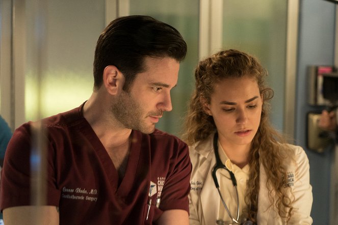 Chicago Med - Monday Mourning - Photos - Colin Donnell, Rachel DiPillo