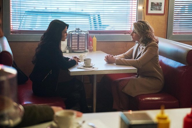 Riverdale - Season 1 - Chapter Eight: The Outsiders - Photos - Mädchen Amick