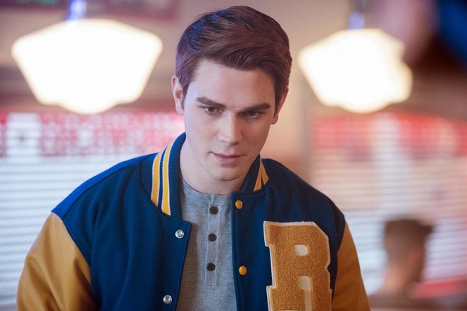 Riverdale - Chapter Eight: The Outsiders - Photos - K.J. Apa