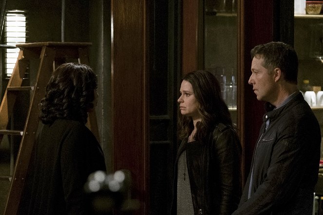 Scandal - Season 6 - Dead in the Water - Photos - Katie Lowes