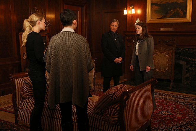 Once Upon a Time - Mother's Little Helper - Photos - Robert Carlyle, Emilie de Ravin