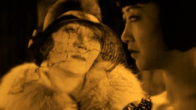 Love Is All: 100 Years of Love & Courtship - Van film - Gilda Gray, Anna May Wong