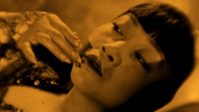 Love Is All: 100 Years of Love & Courtship - Van film - Anna May Wong