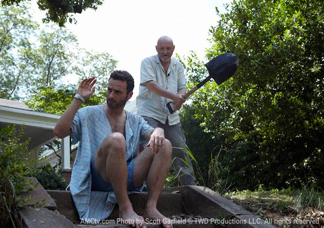 The Walking Dead - Os velhos tempos - De filmagens - Andrew Lincoln, Frank Darabont