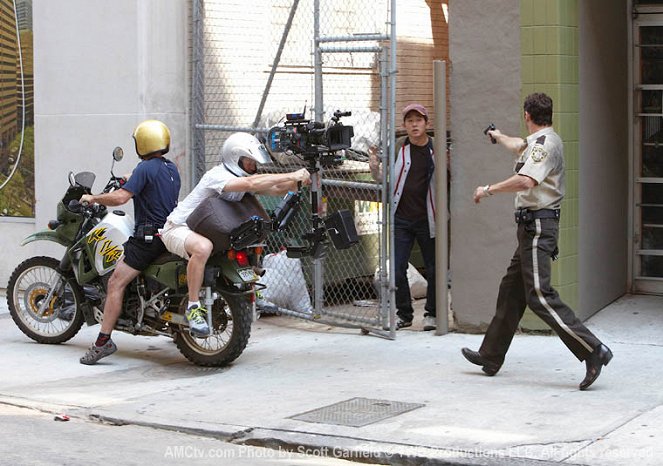 The Walking Dead - Os velhos tempos - De filmagens - Steven Yeun